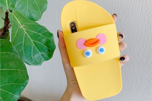 Chiếc ốp lưng dép đầy dễ thương và sóng gió