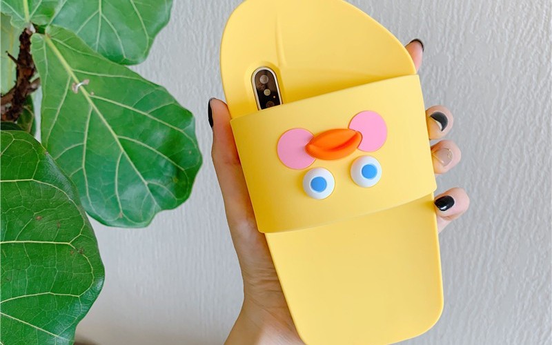 Chiếc ốp lưng dép đầy dễ thương và sóng gió